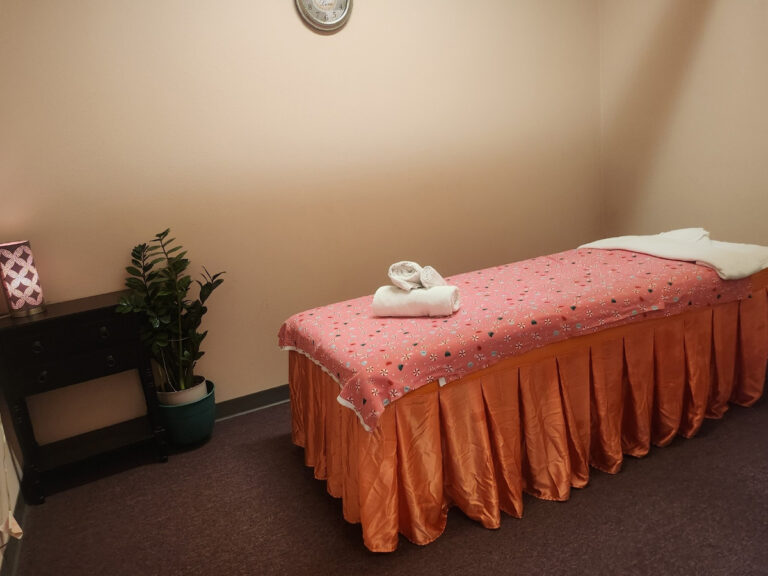 10700-store-massage-room