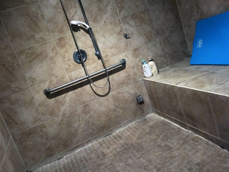 10700-store-tshower